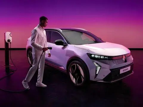 Ile ładuje się samochód elektryczny? Sprawdź czasy ładowania i metody